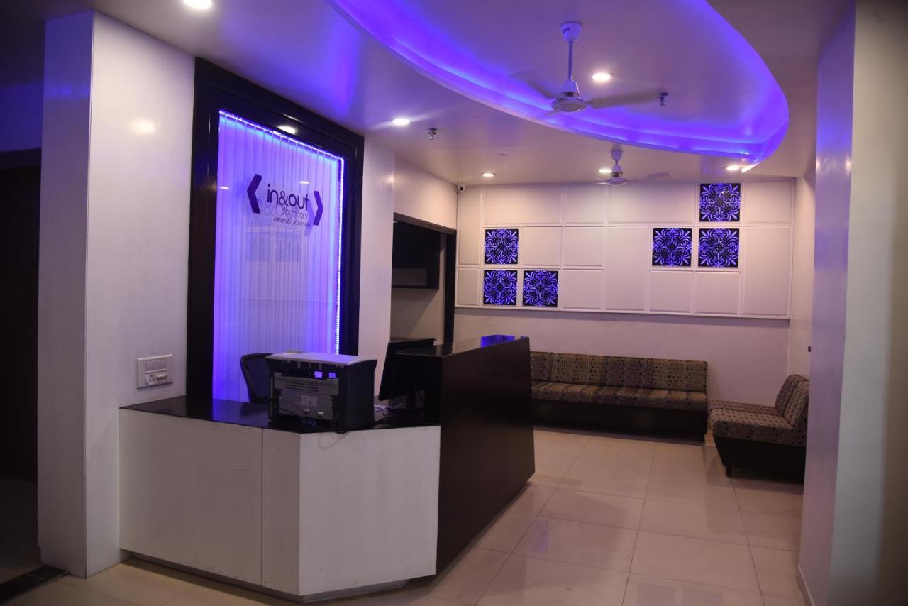 In & Out Dormitory Ahmedabad Ngoại thất bức ảnh