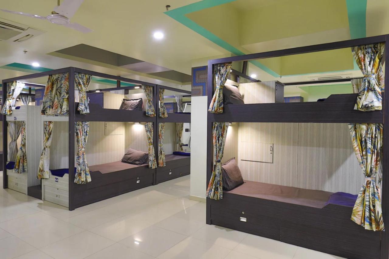 In & Out Dormitory Ahmedabad Ngoại thất bức ảnh