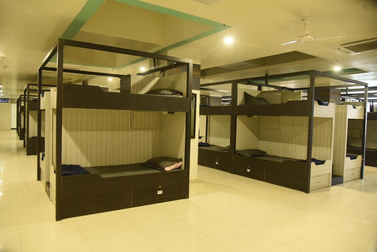 In & Out Dormitory Ahmedabad Ngoại thất bức ảnh