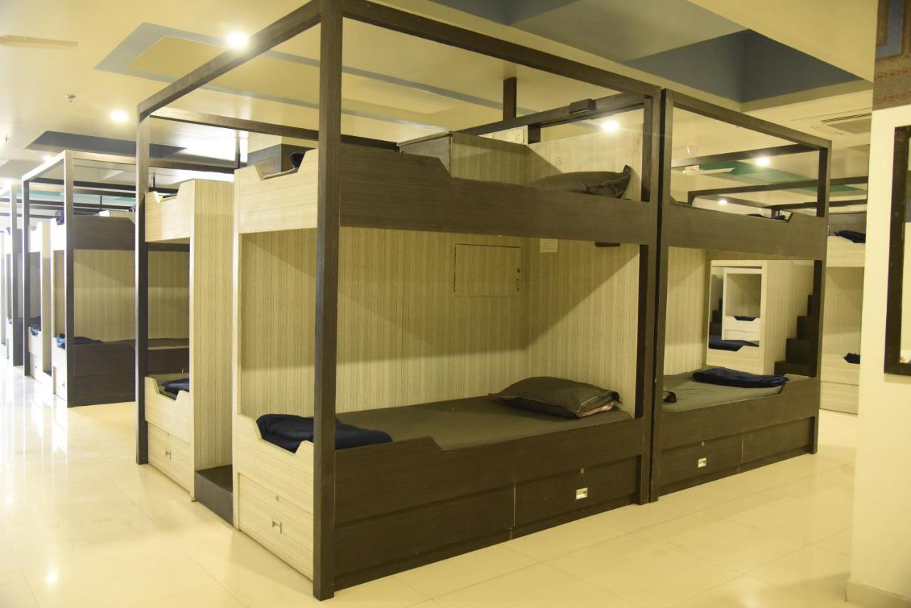 In & Out Dormitory Ahmedabad Ngoại thất bức ảnh