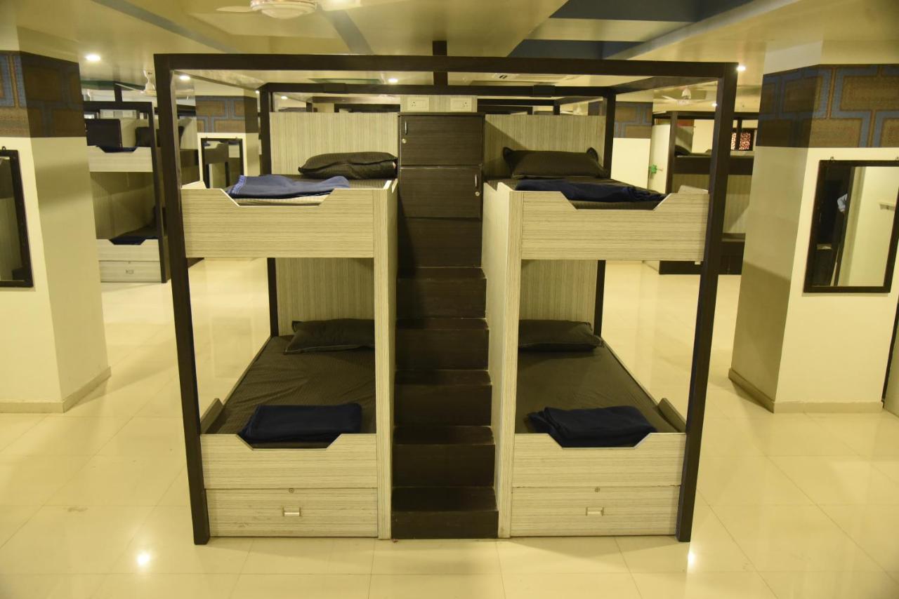 In & Out Dormitory Ahmedabad Ngoại thất bức ảnh