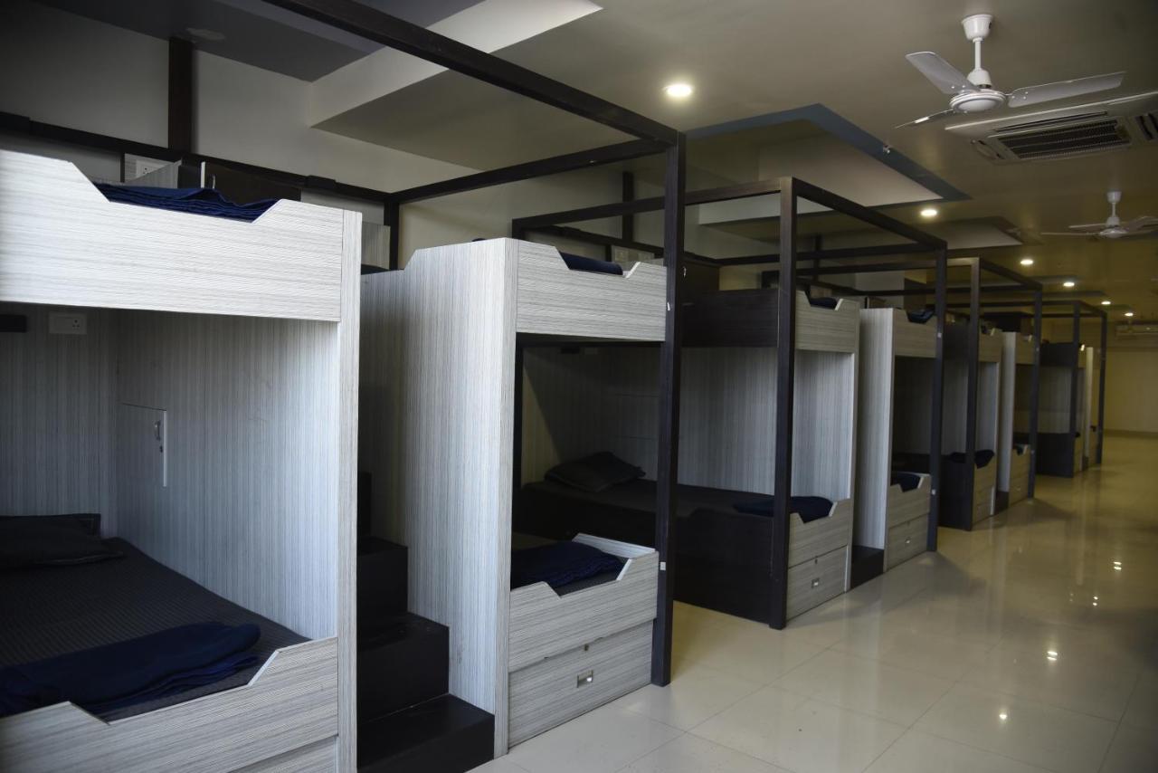 In & Out Dormitory Ahmedabad Ngoại thất bức ảnh