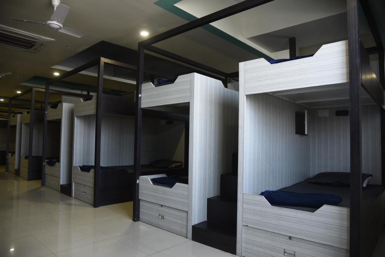 In & Out Dormitory Ahmedabad Ngoại thất bức ảnh