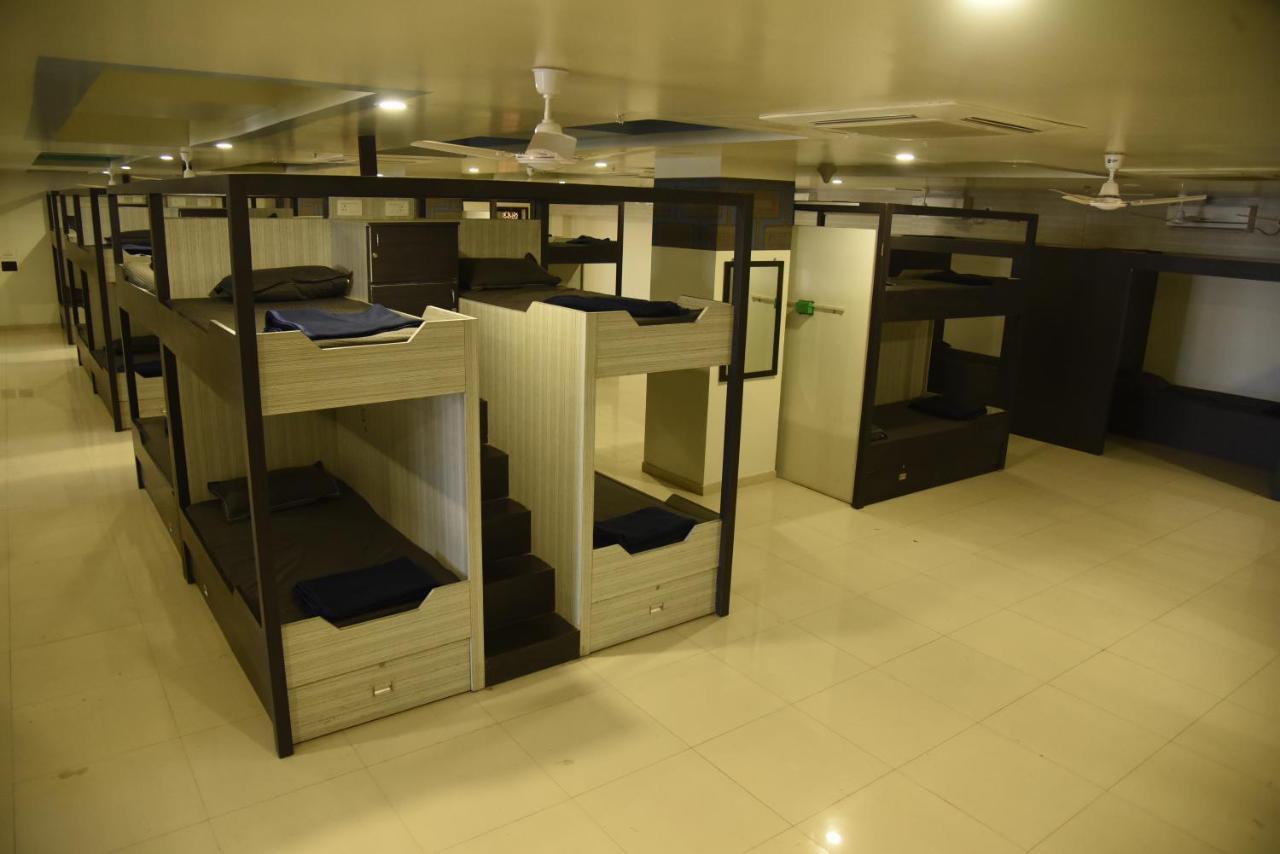 In & Out Dormitory Ahmedabad Ngoại thất bức ảnh